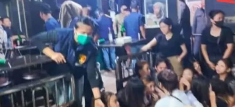 Puluhan pengunjung dua diskotek di Kampung Baru Palembang terbukti konsumsi narkoba saat razia gabungan, MInggu (10/12/2023) malam. Foto: Dok Polisi