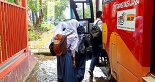 Teman bus Palembang. Foto : Sumselheadline/Pitria.