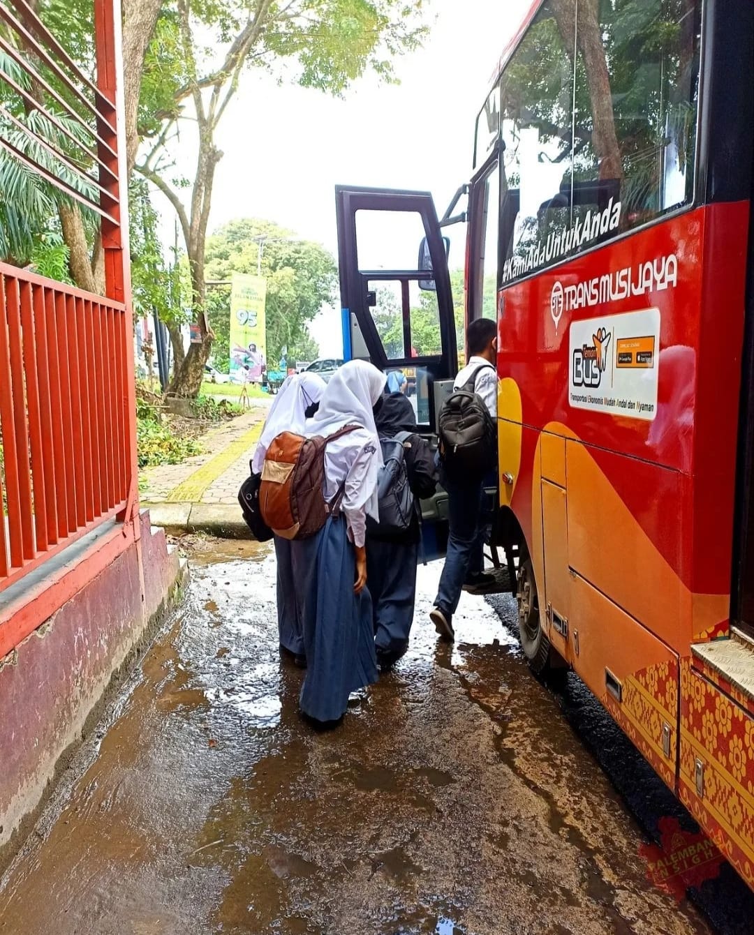 Teman bus Palembang. Foto : Sumselheadline/Pitria.