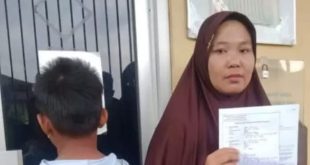 Neni Marlina (37) melaporkan ke POlrestabes Palembang bahwa anaknya ditampar gara-gara layangan, Senin (11/12/2023)> Foto: Sumselheadline/Ela.