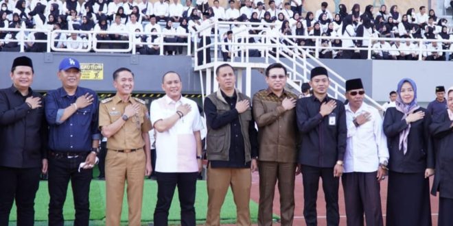 Sejumlah pejabat Palembang dan KPUD hadir bersama 33.000 anggota Kelompok Penyelenggara Pemungutan Suara (KPPS) Pemilu 2024 di JSC Palembang, Kamis (25/1/2024). Foto: Sumselheadline/Pitria.