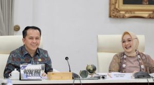 Pj Gubernur Sumsel saat hadir di rapat  pemantapan persiapan Rapat Kerja Daerah (Rakerda) Dekranasda Provinsi Sumsel di Griya Agung, Palembang, Sumatera Selatan, Kamis (11/1/2024). Foto: Humas Pemprov Sumsel.