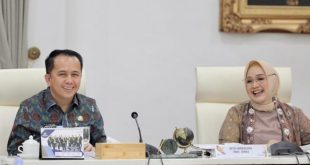 Pj Gubernur Sumsel saat hadir di rapat  pemantapan persiapan Rapat Kerja Daerah (Rakerda) Dekranasda Provinsi Sumsel di Griya Agung, Palembang, Sumatera Selatan, Kamis (11/1/2024). Foto: Humas Pemprov Sumsel.