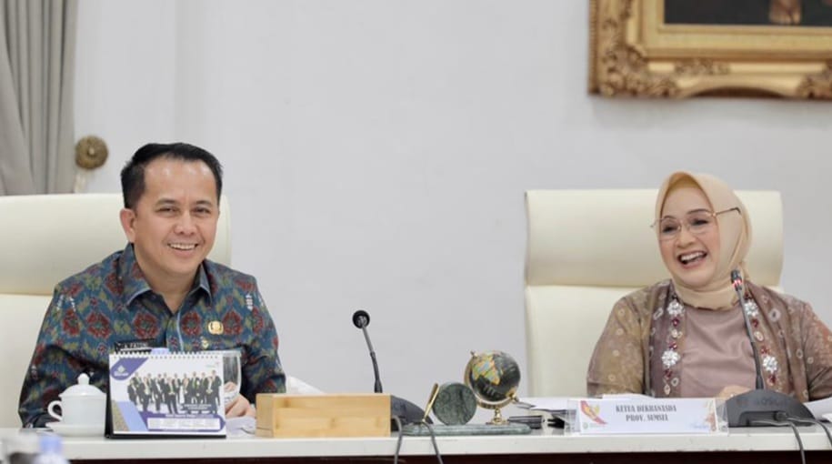 Pj Gubernur Sumsel saat hadir di rapat  pemantapan persiapan Rapat Kerja Daerah (Rakerda) Dekranasda Provinsi Sumsel di Griya Agung, Palembang, Sumatera Selatan, Kamis (11/1/2024). Foto: Humas Pemprov Sumsel.