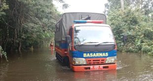 Mobil Basarnas yang ikut terendam akibat banjir di wilayah Muba, Jumat (26/1/2024). Foto: Dinkominfo Muba.
