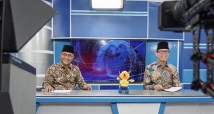 Pj Bupati Muba, Apriyadi dan Pj Bupati OKU, Teddy didaulat baca berita di TVRI Sumsel, Senin (29/1/2024). Foto: Dinkominfo MUba.
