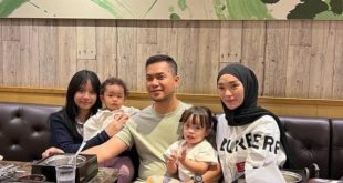 Zaskia Gotik bersama keluarga. Foto: IG @zaskia_gotix.