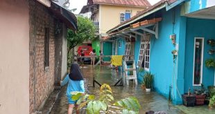 Air hingga kini masih menggenang di sejumlah pemukiman warga Palembang. Hujan diperkirakan masih berlangsung hingga pemilu 14 Februari mendatang. Foto: Dok Sumselheadline.