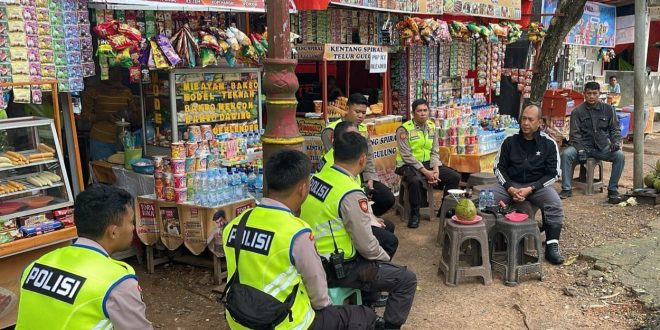 Kapolda Sumsel, Irjen Pol Rachmad Wibowo saat ngopi bareng anggota Lantas Polrestabes di kawasan JSC Palembang, Minggu (21/1/2024). Foto: Sumselheadline/Ela.