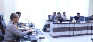 Kapolda Sumsel, A Rachmad Wibowo melakukan rapat dengar pendapat paparan Karolog Polda Sumsel, Kamis (4/1/2024). Foto: Sumselheadline/Ela.