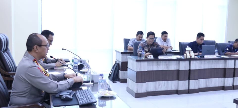 Kapolda Sumsel, A Rachmad Wibowo melakukan rapat dengar pendapat paparan Karolog Polda Sumsel, Kamis (4/1/2024). Foto: Sumselheadline/Ela.