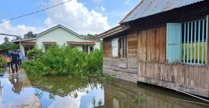 Banjir di kawasan Jl Sultan M Mansyur Palembang, yang sangat sulit surut. Foto: medsos.