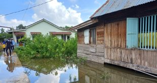 Banjir di kawasan Jl Sultan M Mansyur Palembang, yang sangat sulit surut. Foto: medsos.