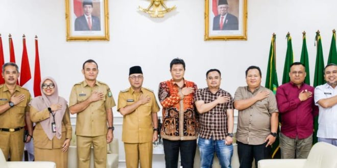 Para anggota komisioner KPUD Muba saat bersilaturrahim dengan Pj Bupati Muba, Apriyadi, Senin (15/1/2024). Foto: Dinkominfo Muba.