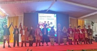 Para tim medis RSMH Palembang yang menggelar pentas seni Dul Muluk, Minggu (14/1/2024). Foto: Dok RSMH.