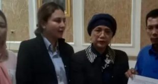 Nurmala, SH menerima surat kuasa dari keluarga korban pembunuhan empat warga di Muba, Rabu (10/1/2024). Foto: Sumselheadline/Ela.