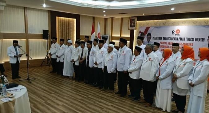 Sebanyak 24 orang dikukuhkan sebagai anggota Dewan Pakar PKS Sumsel, Sabtu (20/1/2024). Foto: Dok PKS Sumsel.