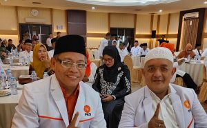Ketua PKS Sumsel, Mohammad Toha bersama Ketua Dewan Pakar Prof Dr dr Yuwono. Foto: Dok PKS Sumsel.