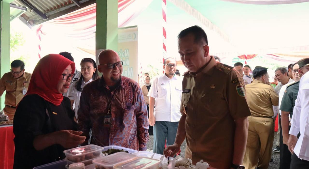 Pj Gubernur Sumsel, Agus Fatoni saat launching Gerakan Pengendalian Inflasi Serentak Se-Sumatera Selatan (GPISS), Senin (29/1/2024) di Lapangan Kantor Detasemen Polisi Militer (Denpom) II/4 Sriwijaya Palembang. Foto: Sumselheadline/Ela.