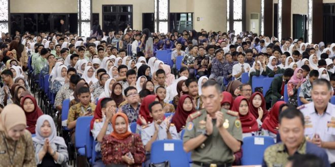 Kegiatan ‘Pendidikan Politik Pemilih Pemula bagi Pelajar Sekolah Lanjutan Tingkat Atas (SLTA) se-Sumsel di Gedung Asrama Haji Palembang, Sumatera Selatan, Kamis (18/1/2024). Foto: Humas Pemprov Sumsel.