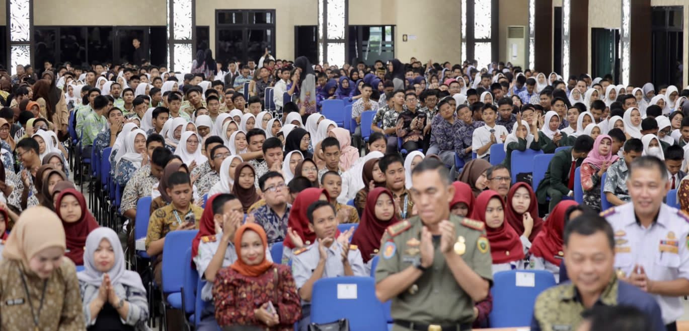 Kegiatan ‘Pendidikan Politik Pemilih Pemula bagi Pelajar Sekolah Lanjutan Tingkat Atas (SLTA) se-Sumsel di Gedung Asrama Haji Palembang, Sumatera Selatan, Kamis (18/1/2024). Foto: Humas Pemprov Sumsel.