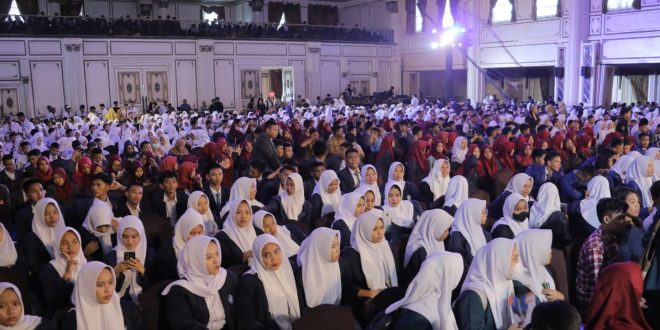 Ribuan pelajar di Palembang ikut sosialisasi pemilu di The Sultan Convention, Palembang, Senin (22/1/2024). Foto: Dinkominfo Palembang.