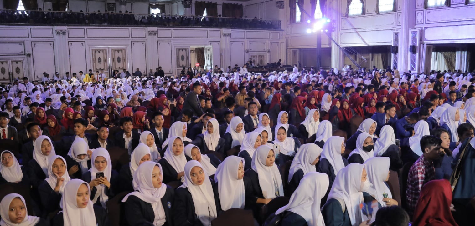 Ribuan pelajar di Palembang ikut sosialisasi pemilu di The Sultan Convention, Palembang, Senin (22/1/2024). Foto: Dinkominfo Palembang.