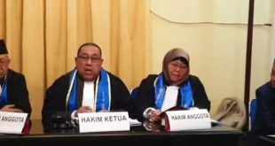 Majelis Kehormatan menggelar sidang yang dipmpin Ketua Majelis Kehormatan, Amirul Husni SH dan majelis anggota Dr Else Suhaimi SH., MH, Dr. Davis Edwar SH M.Hum, di Kantor DPC Peradi Palembang, Senin (15/1/2024). Foto: Sumselheadline/Ela.