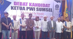 Para calon ketua PWi Sumsel dan panitia debat kandidat yang digelar di Universitas Terbuka, Palembang, Senin (22/1/2024). Foto: Sumselheadline/Pitria.