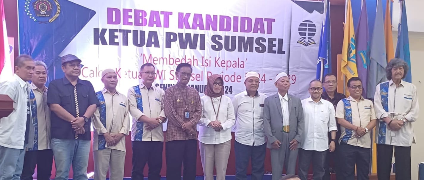 Para calon ketua PWi Sumsel dan panitia debat kandidat yang digelar di Universitas Terbuka, Palembang, Senin (22/1/2024). Foto: Sumselheadline/Pitria.