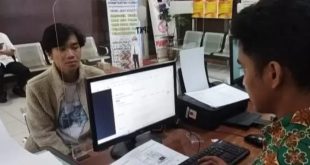 Rahmat Ridwan (24), warga Jalan Ki Gede Ing Suro, Palembang mendatangi SPKT Polrestabes Palembang guna melaporkan peristiwa pencurian yang dialaminya, Senin (15/1/2024). Foto: Sumselheadline/Ela.
