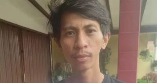 Ramdhan saat melapor ke polisi karena motornya dibawa kabur calon pembeli, Senin (8/1/2024). Foto: SUmselheadline/Ela.