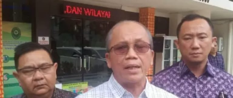 Para tim kuasa hukum tedakwa dalam kasus akuisisi saham oleh PTBA, Senin (22/1/2024). Foto: Sumselheadline/Ela.