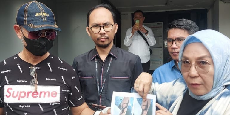 Tim kuasa hukum Petrus (58), melapor ke Polda Sumsel atas dugaan malapraktek, Sabtu (13/1/2024). Foto: Sumselheadline/Ela.