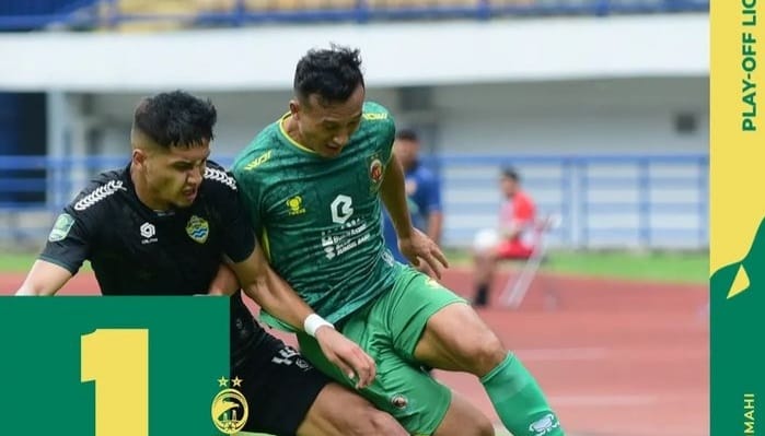 Pemain Sriwijaya FC berebut bola dengan pemain PSKC Cimahi, JUmat (26/1/2024). Foto: IG Sriwijayafc.Id.