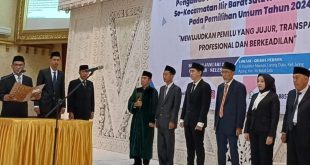 Ketua Bawaslu Kota Palembang, Yusnar usai melantik 422 petugas PTPS Kecamatan Ilir Barat Satu, di Graha Person, Senin (22/1/2024). Foto: Sumselheadline/Pitria.