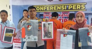 Kabid Humas Polda Sumsel, Kombes Sunarto dan tim saat menggelar rilisnya bersama Kasubdit IV Krimsus AKBP Bagus Suryo, Selasa (9/2/2024). (foto: Sumselheadline/Ela.