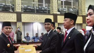 Pj Gubernur Sumsel, Agus Fatoni melantik empat pejabat kepala OPD di lingkungan Pemprov Sumsel, Jumat (26/1/2024). Foto: Humas Pemprov Sumsel.