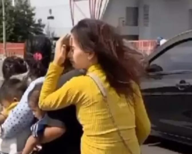 Viral emak-emak di Palembang memboncvengi tujuh anak dan ponakannya di Palembang. Foto: screenshot medsos.