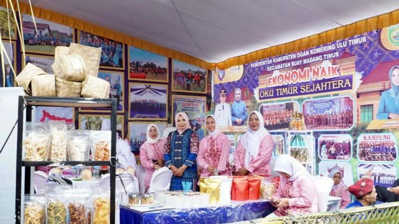 Suasana bazar produk UMKM di Taman Tani Merdeka, Martapura, OKU Timur, Rabu (17/1/2024). Foto: Humas Pemprov Sumsel.