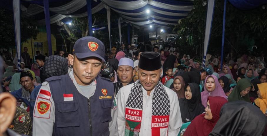 Pj Bupati Muba, Appriyadi saat hadir di Pondok Pesantren Darussalam Tegalrejo Desa Tanjung Kerang Kecamatan Babat Supat, Muba, Kamis (4/1/2024) malam. Foto: Dinkominfo Muba.