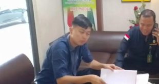 Penyerahan berkas kasus dugaan gratifikasi ke PN Palembang, Jumat (23/2/2024). Foto: Sumselheadline/Ela.