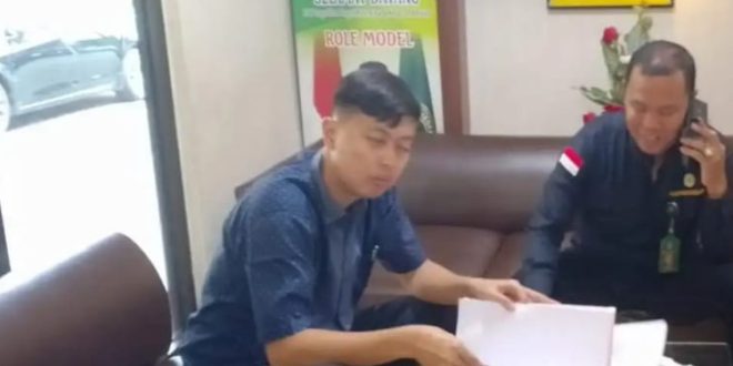 Penyerahan berkas kasus dugaan gratifikasi ke PN Palembang, Jumat (23/2/2024). Foto: Sumselheadline/Ela.