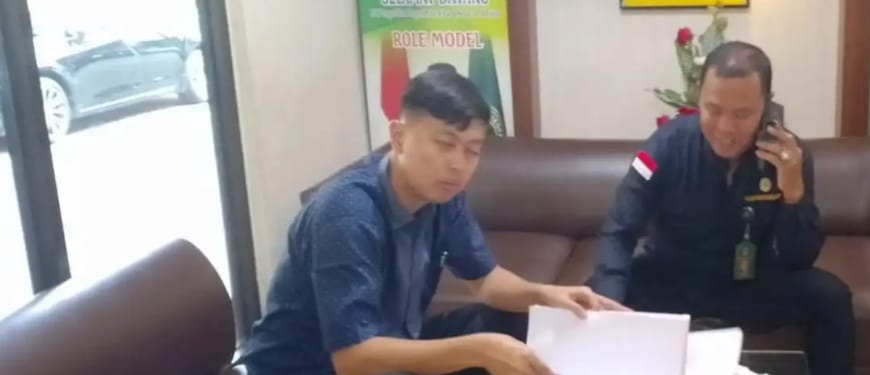 Penyerahan berkas kasus dugaan gratifikasi ke PN Palembang, Jumat (23/2/2024). Foto: Sumselheadline/Ela.