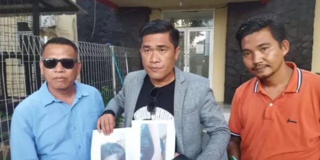 MI (19) melalui kuasa hukumnya Soeheindra Tamzil, SH melapor mantan pacarnya atas penganiayaan, Minggu (26/2/2024). Foto: Sumselheadline/Ela