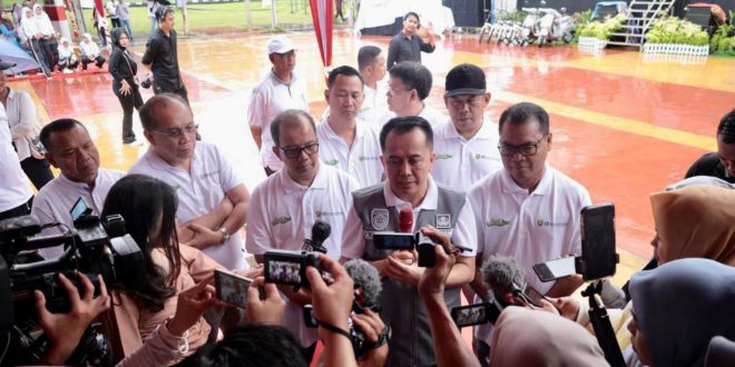 Pj Gubernur Sumsel, Agus Fatoni saat diwawancarai wartawan. Foto: Humas Pemprov Sumsel.