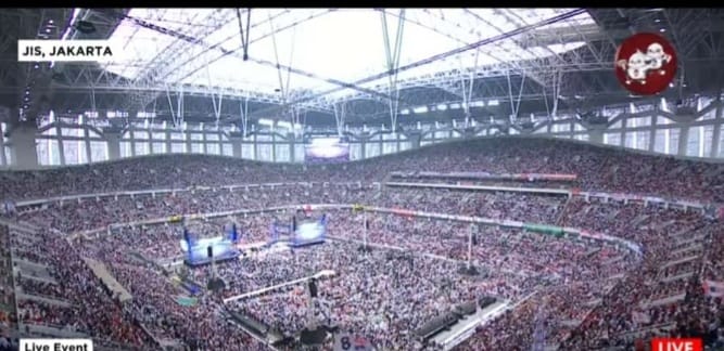 Suasana massa pendukung AMIN memenuhi Stadion JIS, Jakarta, Sabtu (10/2/2024). Foto: screenshot MetroTV.