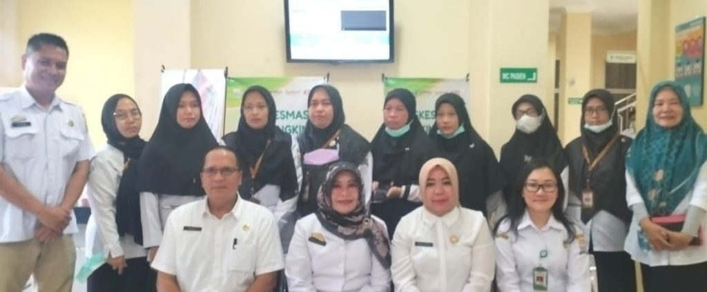Kepala Inspektorat Palembang, Jamiah Haryanti, SH bersama tim Dinkes saat mengunjungi Puskesmas Sabokingking, Rabu (7/2/2024). Foto: Sumselheadline/Ferly