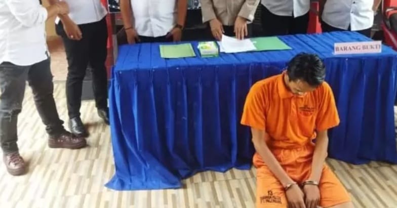 Adam, tersangka begal motor, ditangkap jajaran Polsek IT I Palembang, Senin (5/2//2024). Foto: Sumselheadline/Ela.