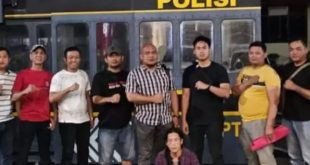 Aditya Candra Kirana (duduk) diciduk Tim Opsnal Unit 2 Jatanras Polda Sumsel, Rabu (21/2/2024). Foto: Sumselheadline/Ela.